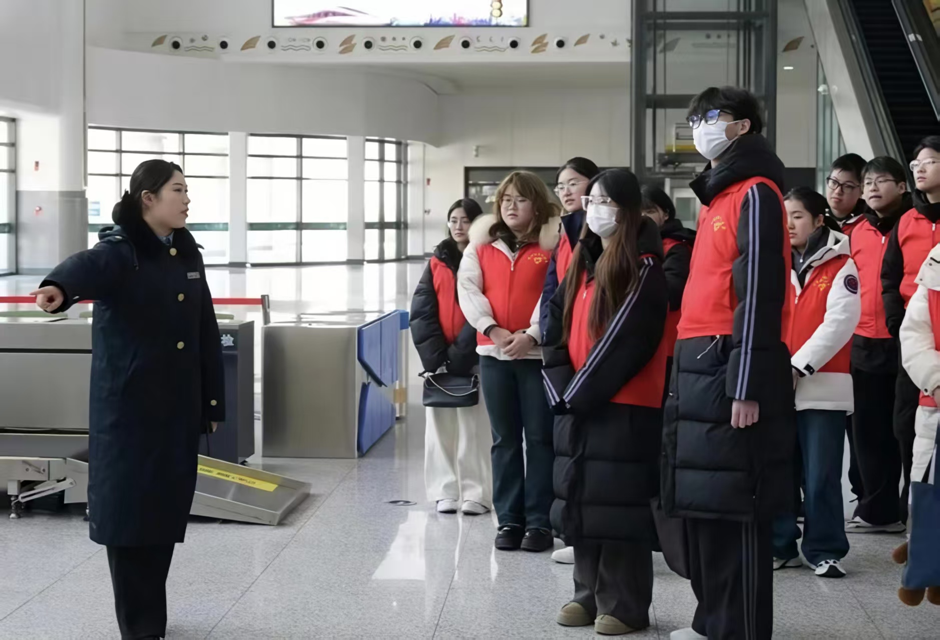 ���տƼ���ѧ���＼��ѧԺ��չ���ഺ�����Ե�����־Ը����ů���硱ʵ������