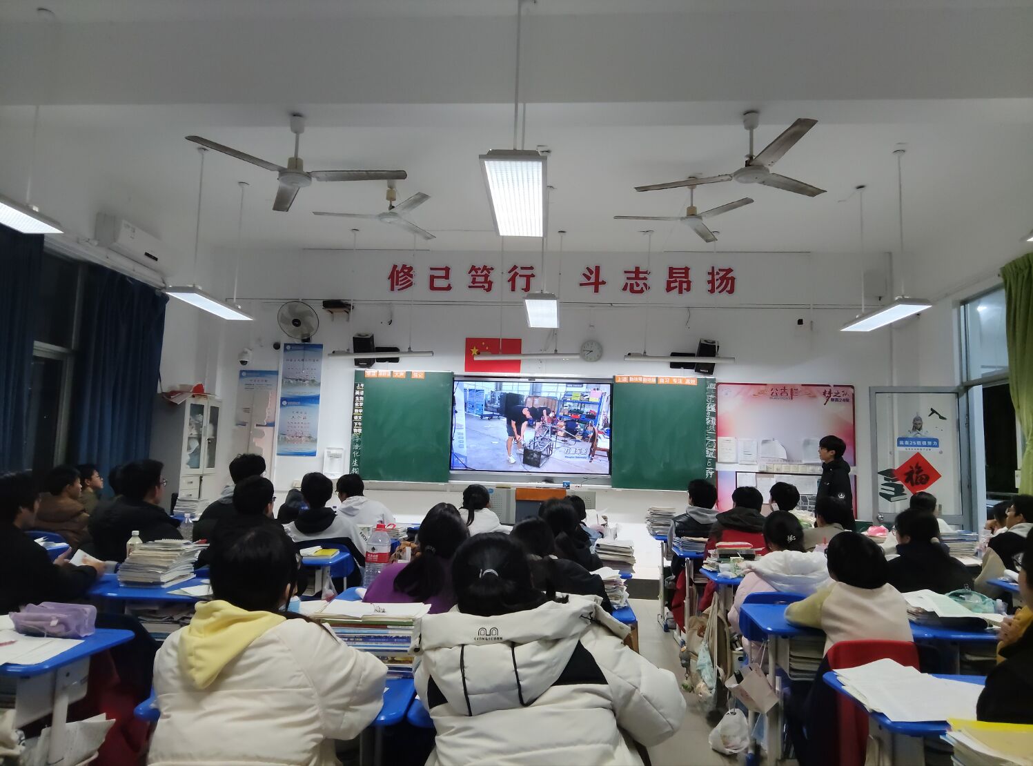 н���ഫ�����£�������ӳ����  ����������ѧѧ�Ӹ����ݸ߼���ѧ��չ���ٻط�ĸУ�����