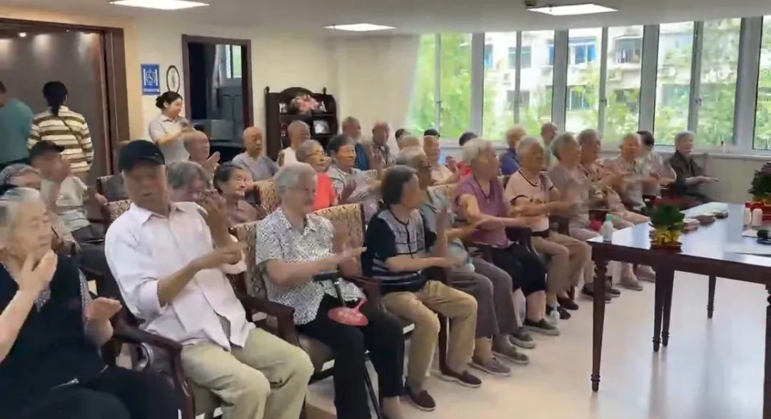 �Ͼ�ʦ����ѧ̩��ѧԺʵ���ӿ�չ���˺��շ�ů����ʵ���