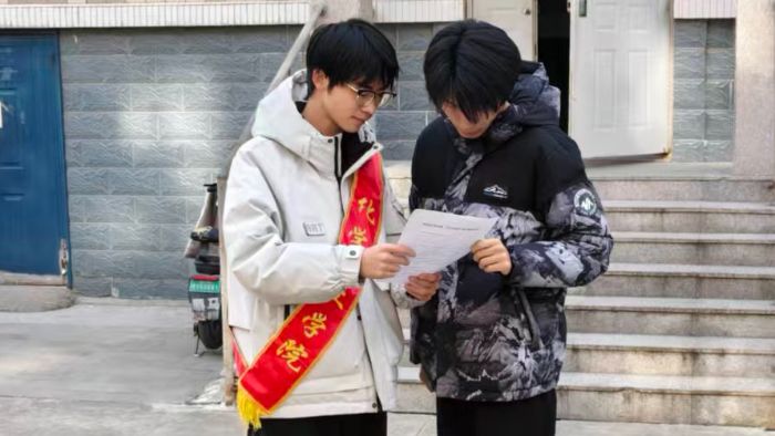 �ĳǴ�ѧ��ѧ����ѧԺ��֮Դ־Ը����Ӿٰ조�������㣬�ػ�������֡���ɫ�Ķ�������л