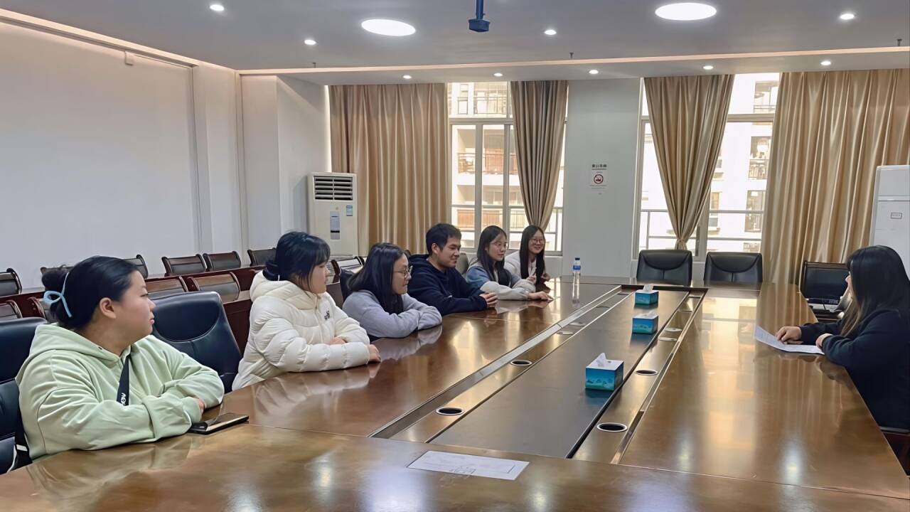 �����һ�ʵ�����߷ð�ɫ�����þ֣����߸��ܺ�ɫʷ�����ֻ������´��������������