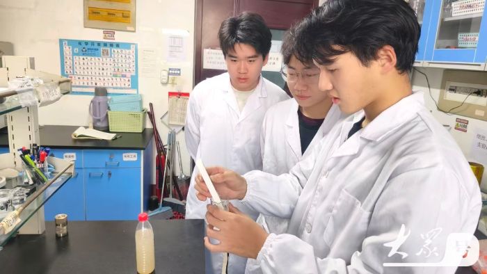 �Ĵ�ѧ��־Ը����ʵ������ƺ�ˮ��ϵͳ