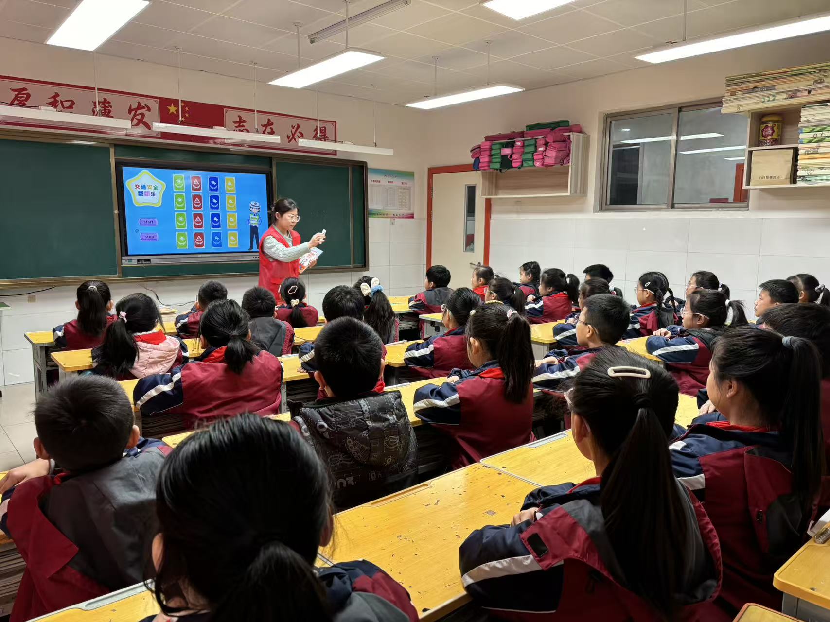 �ĳǴ�ѧ����˼����ѧԺ����ͨδ����־Ը������߽��ĳ���Ӣ��Сѧ��չ��ȫ���������