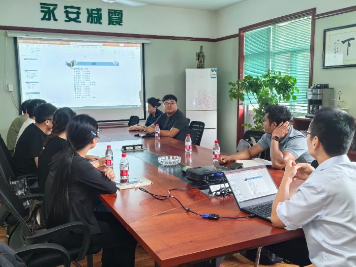 ����ѧ��̽�ü���Ƽ�ǰ�� �ڴ���ʵ���и��򹤽�����