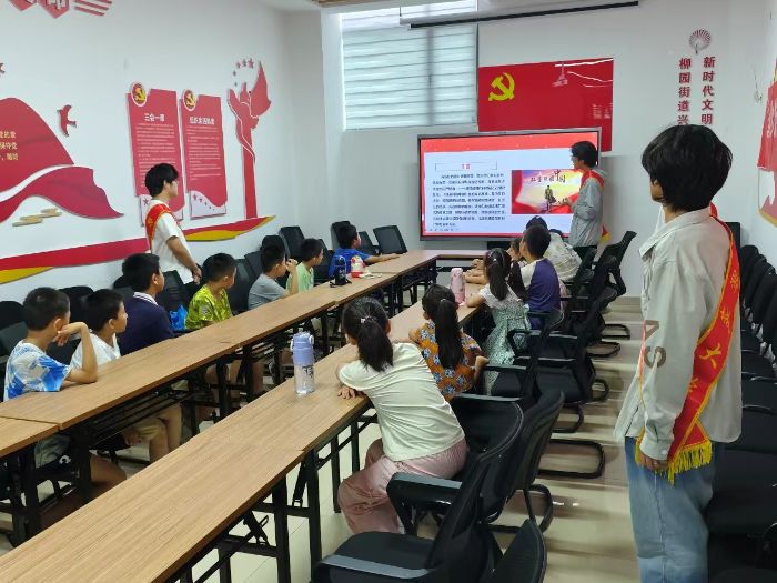 �ĳǴ�ѧ��ѧ����ѧԺ��֮Դ־Ը����Ӿٰ조н�𴫺��ǣ�ʵ����������־Ը����