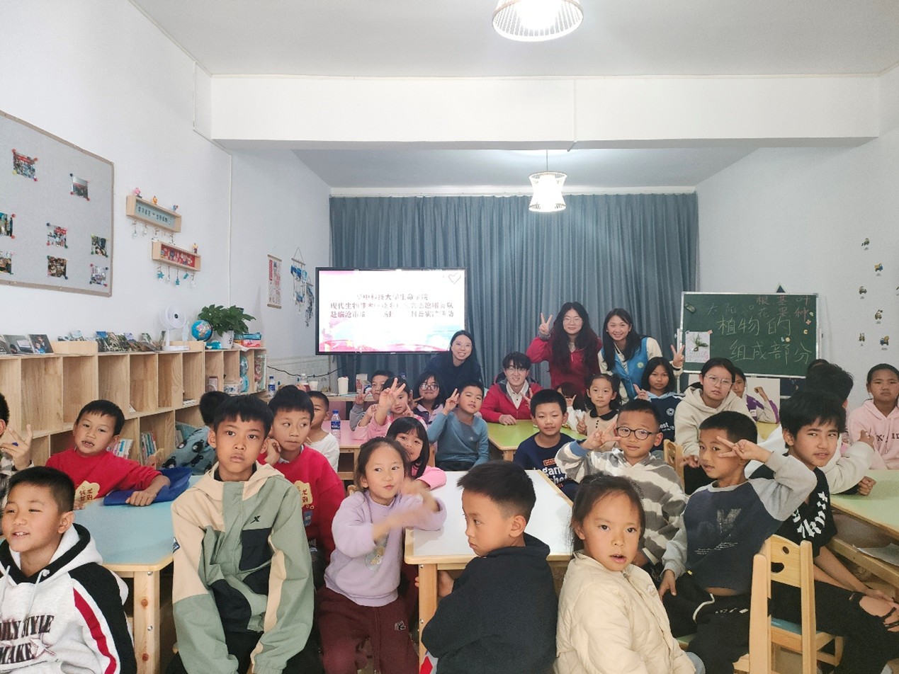 ���пƼ���ѧ�����������ʵ���ţ��ڵ�������д�͡����ߵ��ഺ���á��롰��Ұ��ĿƼ��Ի���