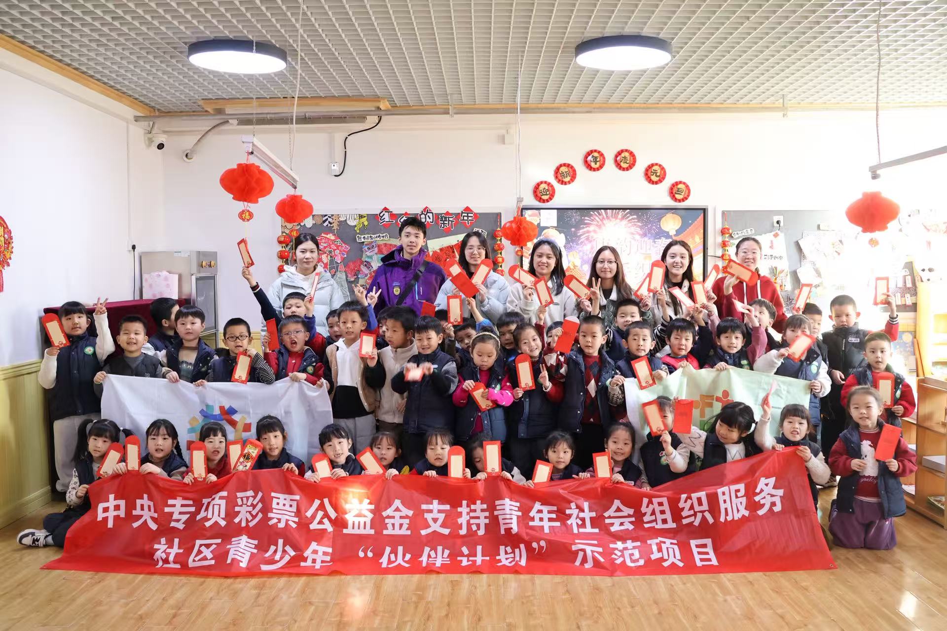 �ഺů����ͯ�Ĵ��У�������ѧѧ�Ӹ�������ؿ�չ�Ļ�����