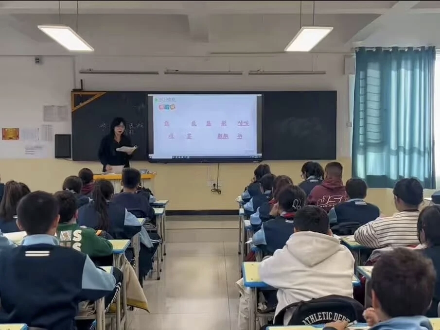 �ǻ�ң�������� �����������޼� �ĳǴ�ѧ��ѧ���䡰�ʵ�Ա��ʵ���ŶӸ��½���չ�������ʵ��Ʒ�ƻ