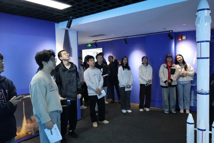 ������ҵ�����г���� ê����У������·�������������պ����ѧ�����㺽ʵ���ӻ���֧��ʵ���ܽ�