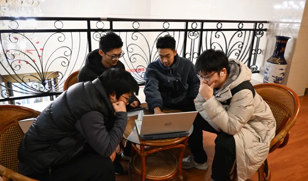 ����������ѧ��Ե��������̤����Զ��ʵ���Ÿ�ɽ���ĳǿ�չ���ٺ�ɫ���ʵ��