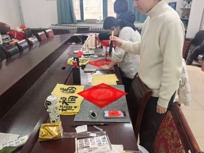 �����������Ŵ�ͯ�ġ���ɽ��ѧ��С���͸�����հ���ͬ��