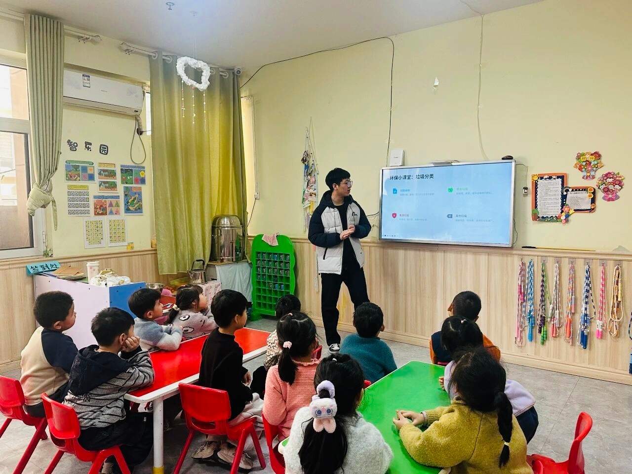  �ĳǴ�ѧѧ���߽�������������չ��ɫ����ϵ�л