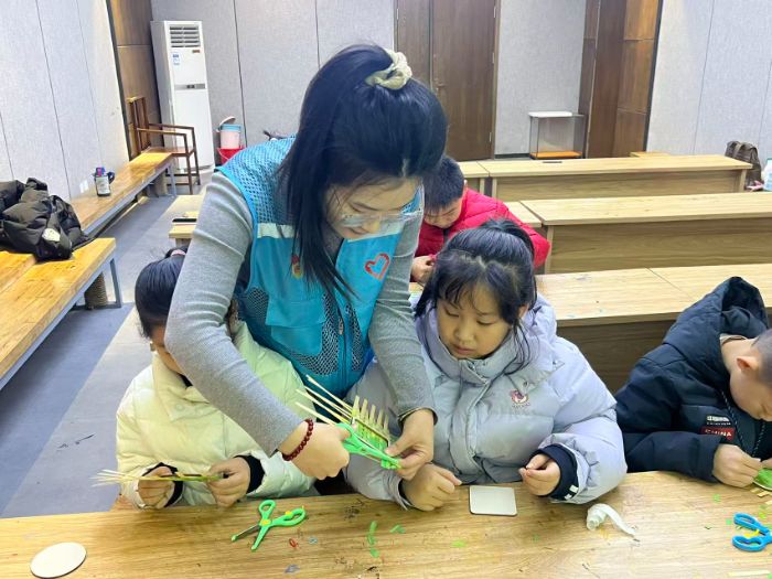 �ĳǴ�ѧ����˼����ѧԺʵ���Ŷ��߽��ĳ��������䲩��ݿ�չʵ����ѧ