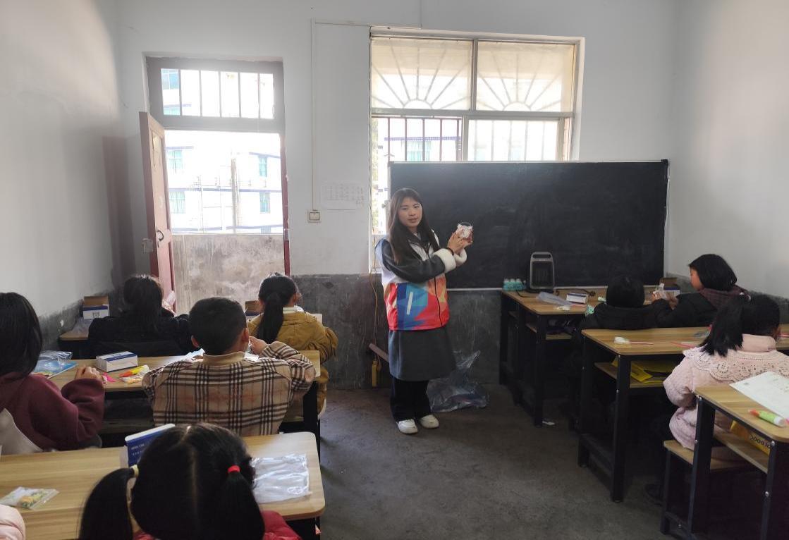 ����������� ����ʦ��ѧ�Ӻ���ůͯ��