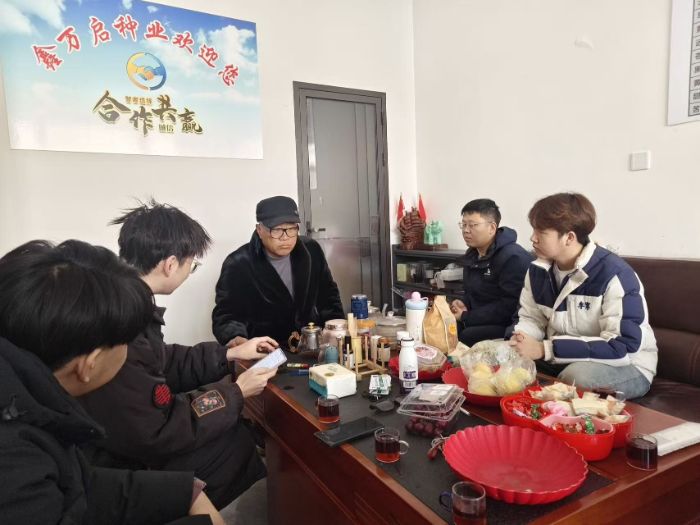 �ӱ��Ƽ���ѧ�ķ�ѧԺ����ҩ��С�Ӹ�ǧ��ҩ���������е��С������ഺ֮������ǧ��ҩ����չ