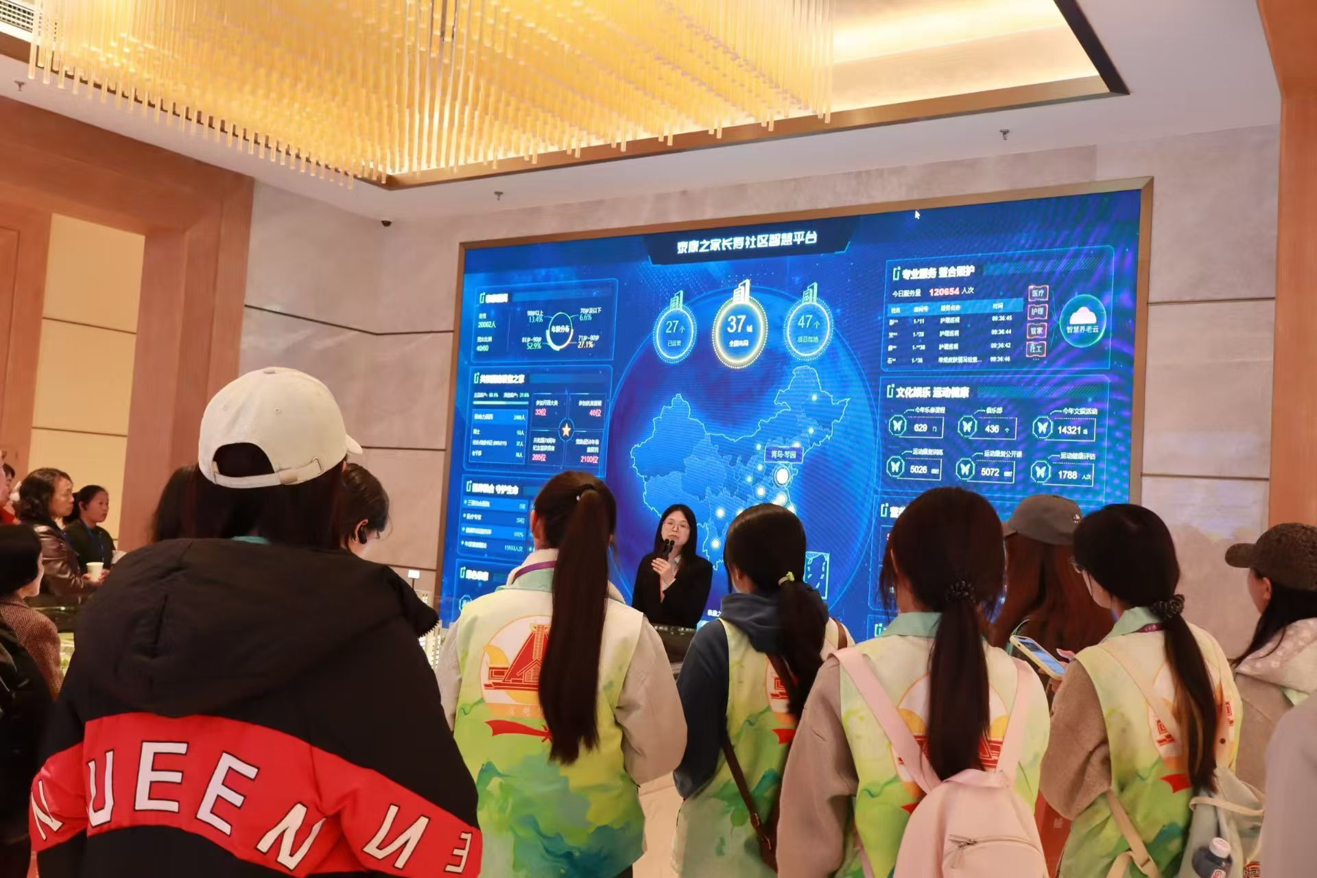 �����˳��µ����ϴ����Ʒ���������˫�򱼸�