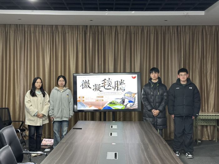 һ��̺�ӵġ���ʮ���䡱����У԰��ҵ��������˵Ķ�ʻ���