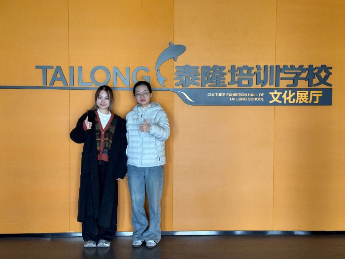 ��ѧ��־Ը�����Ե�ѧУ��չ�豸��ѵ�����ʦ��ʾ���������˵Ľ̰����ɹ��ܣ���ʦרע��¼�������ǰ�װ���ǻ��豸�Ľ��ң����ֲ�Ʒ��س���