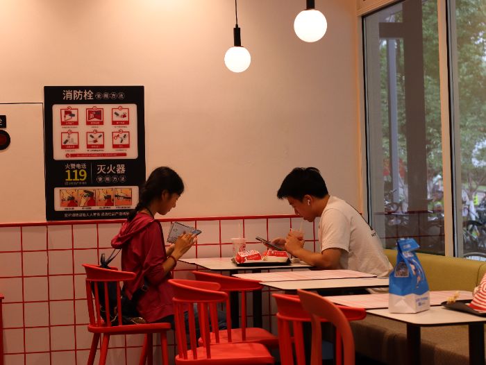 �ƶ���ɫ���ѣ��������ж�����̼���ߡ��Ŷ�̽Ѱ̼�к�ʳƷ���ƾ�֮·