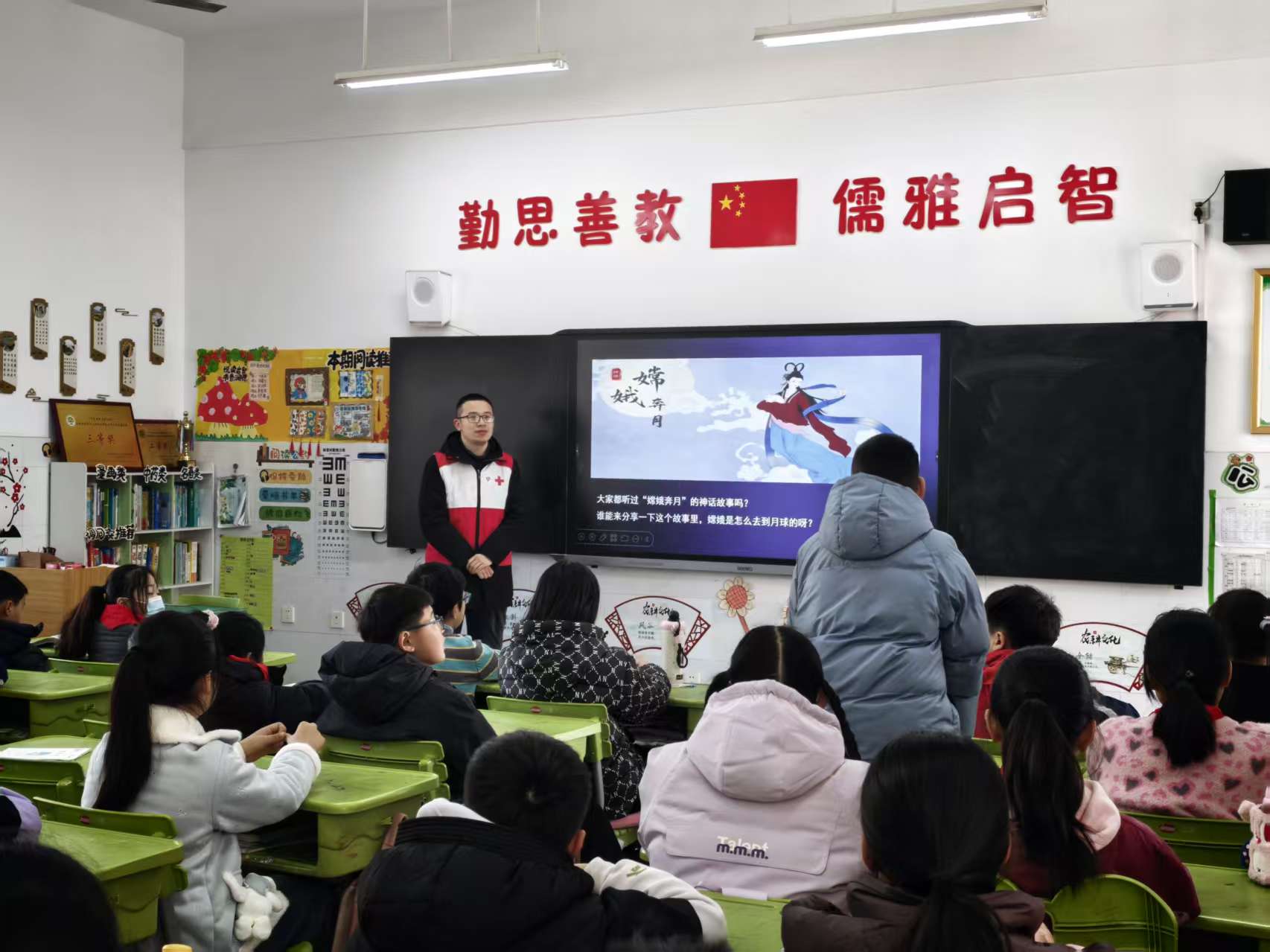 �ƴ���ͯ�� ʵ������֪����������ҽҩ��ѧʵ�����߽��˻�ԷСѧ��չ�ܵ����������