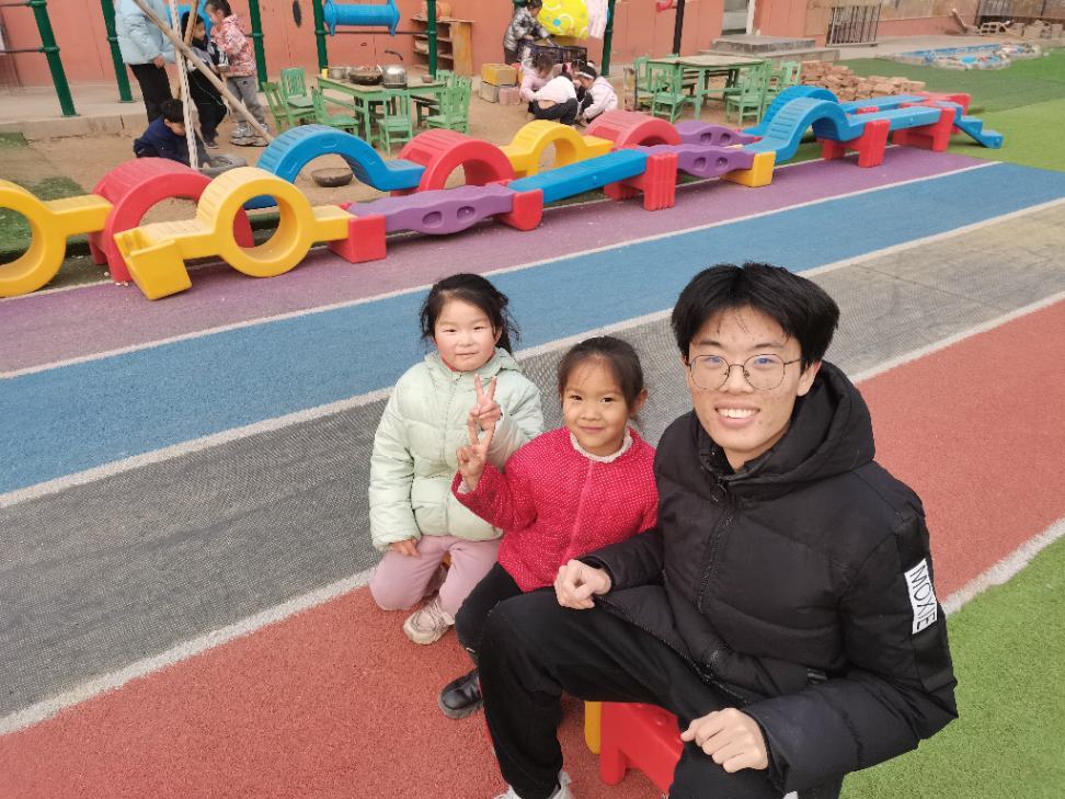 �ഺ�ػ�ͯ�ģ�����ʦ����ѧʵ���Ӹ���ƽ�ؿ�չ�ذ����ض�ͯ�