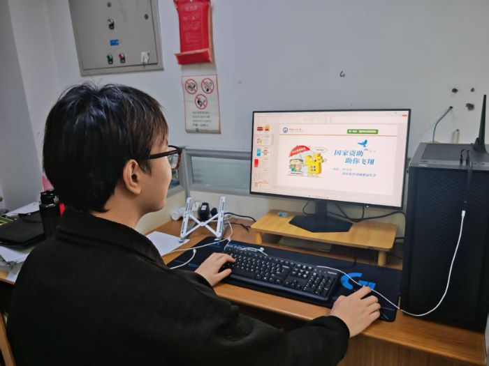 �ഺ��ů����ѧ�����߻������³�