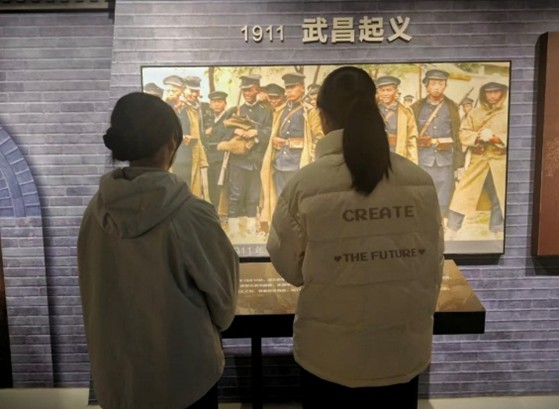 ��Դ�������񣬴��к�ɫѪ��