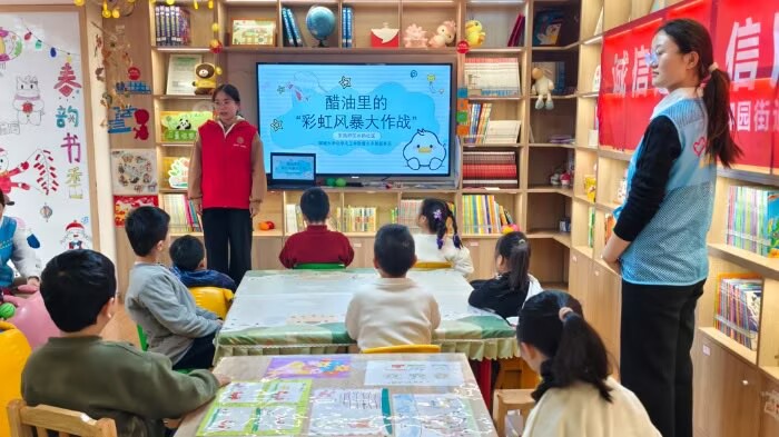 �ĳǴ�ѧ��ѧ����ѧԺө��־Ը������ĳ��ж�������ˮ��������չ������ͯ�ġ�־Ըͬ�С�������ѧ����ʵ����Ŀ