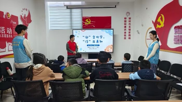 �ĳǴ�ѧ��ѧ����ѧԺө��־Ը����ӿ�չ����ͯ�ġ�־Ըͬ�С�����ѧ����ʵ����Ŀ