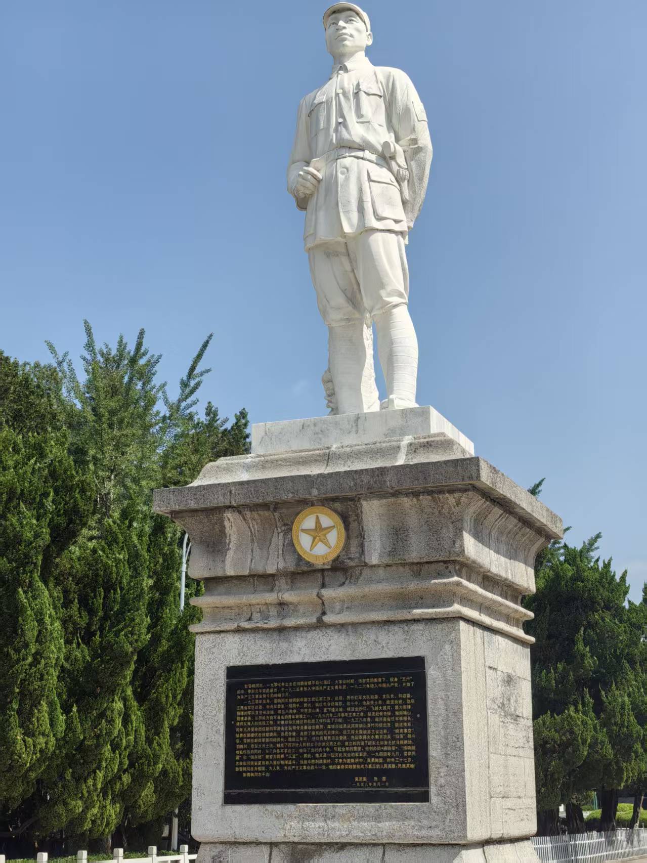 ����ѧԺ�������ʵ�����߽����ݺ�ɫ�������ش��к�ɫ����