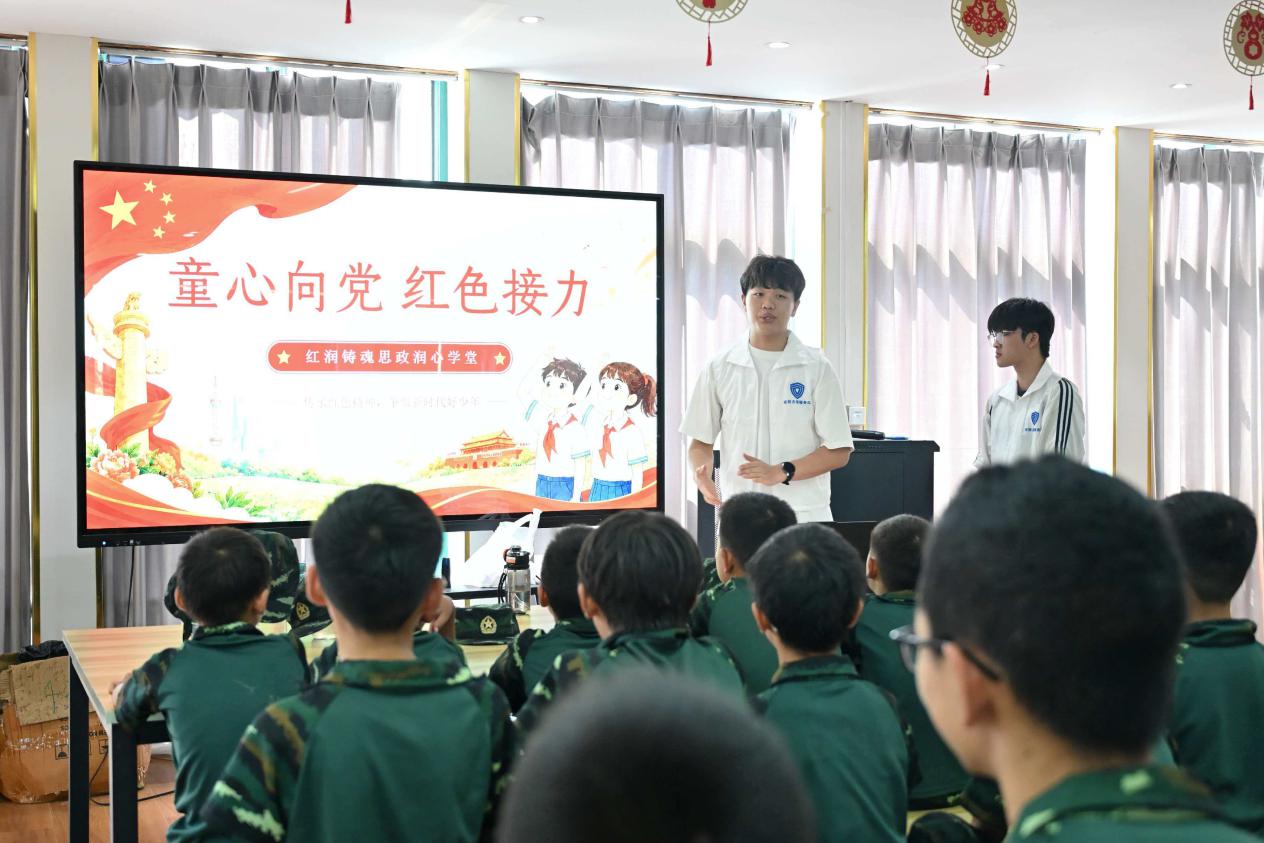 ͯ�ĳе�־��������н�� �����人��֯��ѧ�⾭óѧԺ��Ϣ����ѧ������־Ը����ӡ������硱�