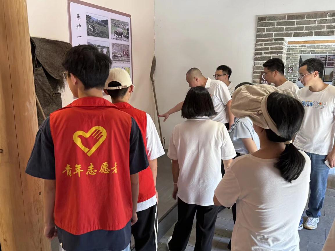 跟随领导观摩学习