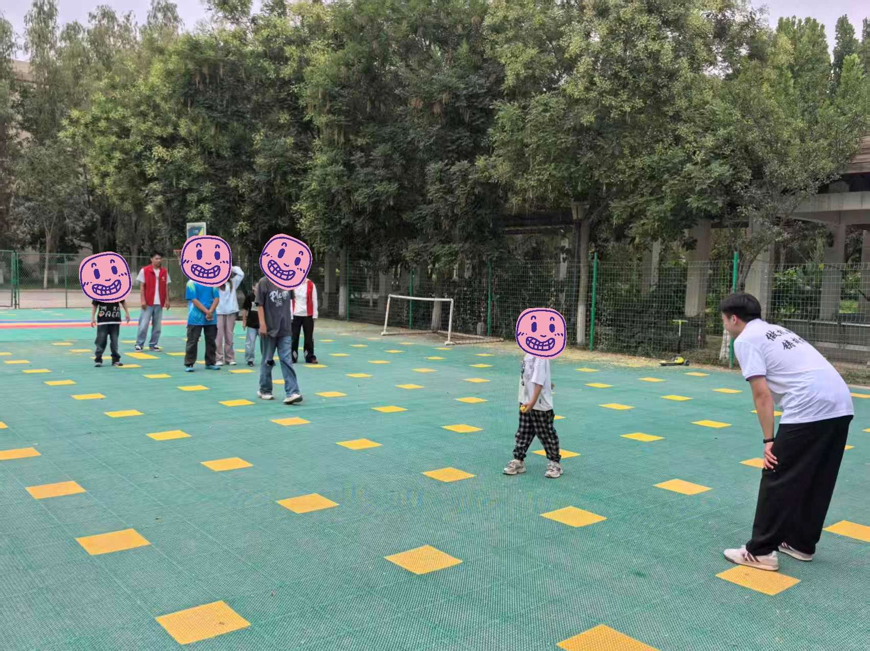 ���ഺ�����㣬�����黤ͯ�� ��������ѧ���߽�����վ������ů����