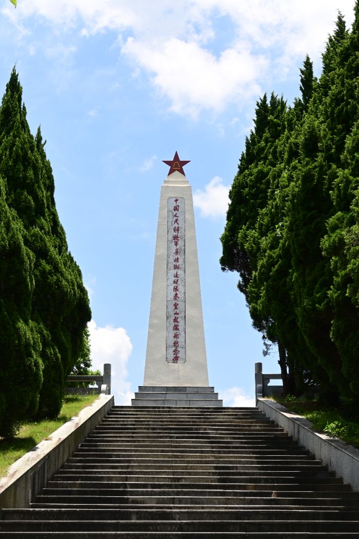 Ѱ���ػʺ�ɫ��ַ�����������������񡪡��㶫������ó��ѧ��һ��������ͻ���Ӹ���Զ�ػ�ɽ��չ��ɫ�Ļ�����