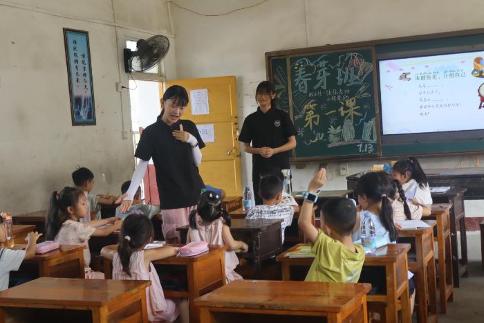 ͯ�ĳ���ӳЦ�գ��Ʊ�������һ��