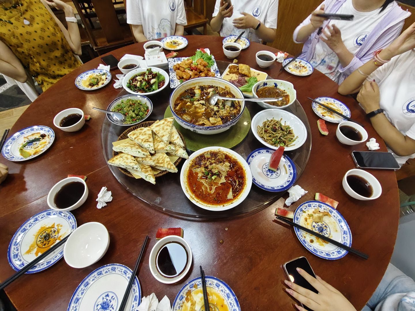 社区为支教团队准备餐食