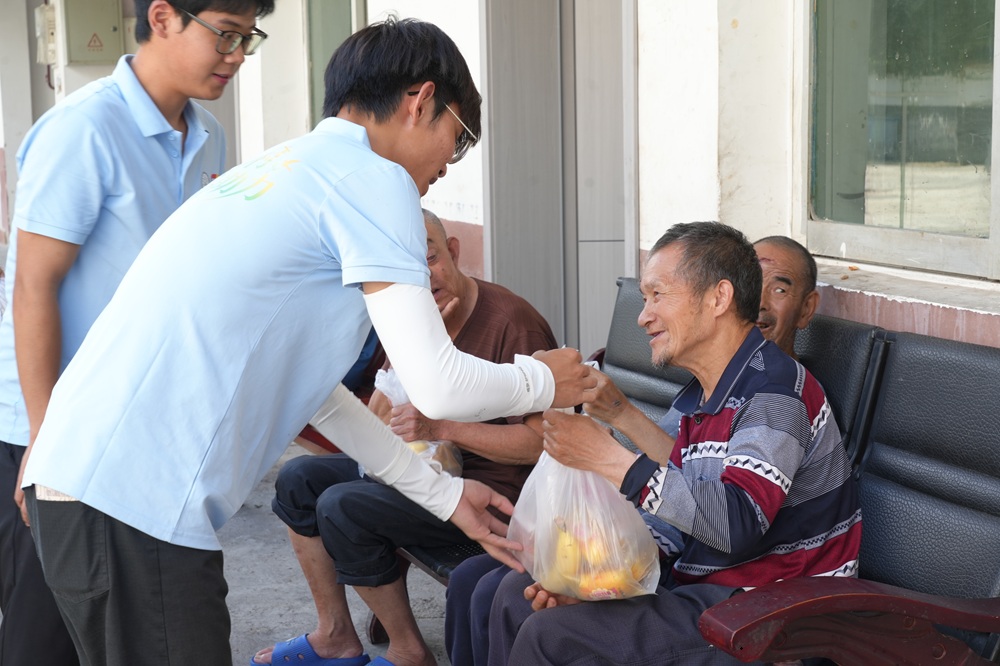��ů����Ժ�����İ�Ϧ�������ܿƼ�ѧԺ�����롱�������ʵ���ž���־Ը�˳����չ