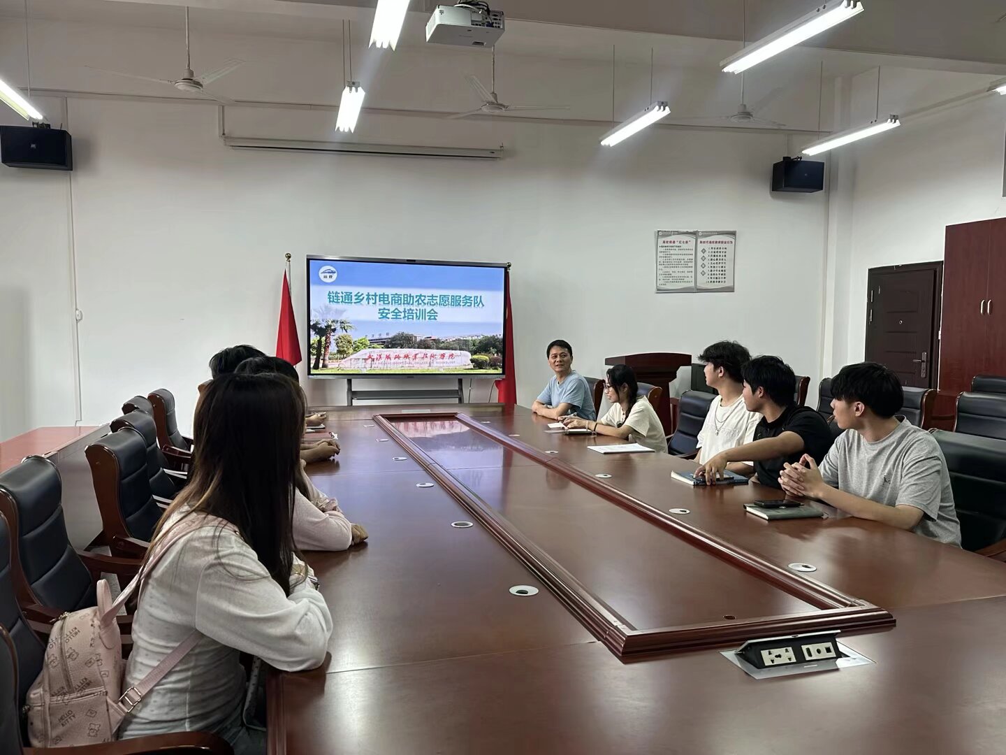 �������� �ഺ����ũ �����人��·ְҵ����ѧԺ����ͨ��������ũ��־Ը���������ɺ�����������ʵ����ʵ