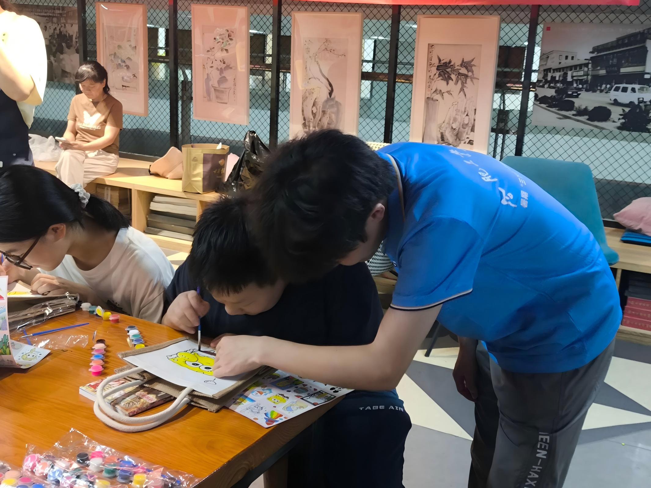 �ʱʻ����ӣ��Ļ���ͯ�ġ�����ľѧ���߽����鷿��չ��������������֧��