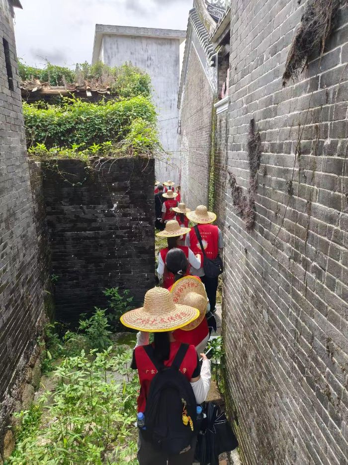 �����������¹��¡�����ʦ��н�����硱ͻ�����뻧�ɼ������������ʷ��