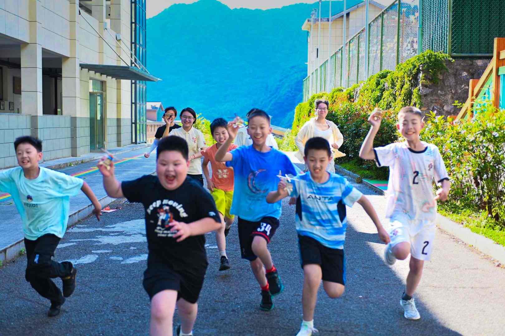 ����������ɫѪ�������������Ž���������ȣ��У����������ʵ���ӿ�չ��ά����ů��֧�̻