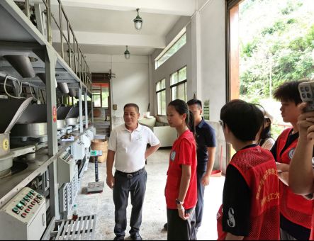 ͼΪ����������ѧ���ѧԺ��ǧ�������ϣ��ഺ�����㡱ʵ���Ųι��й��������Ʋ賵��