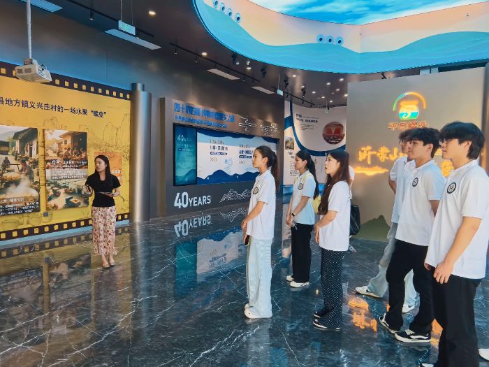 ����̽ũó���ڣ��ഺ�����˷�չ ������������ѧԺ����־Ըʵ���Ӹ�ƽ�ص�����ũ��óС΢��ҵ������״