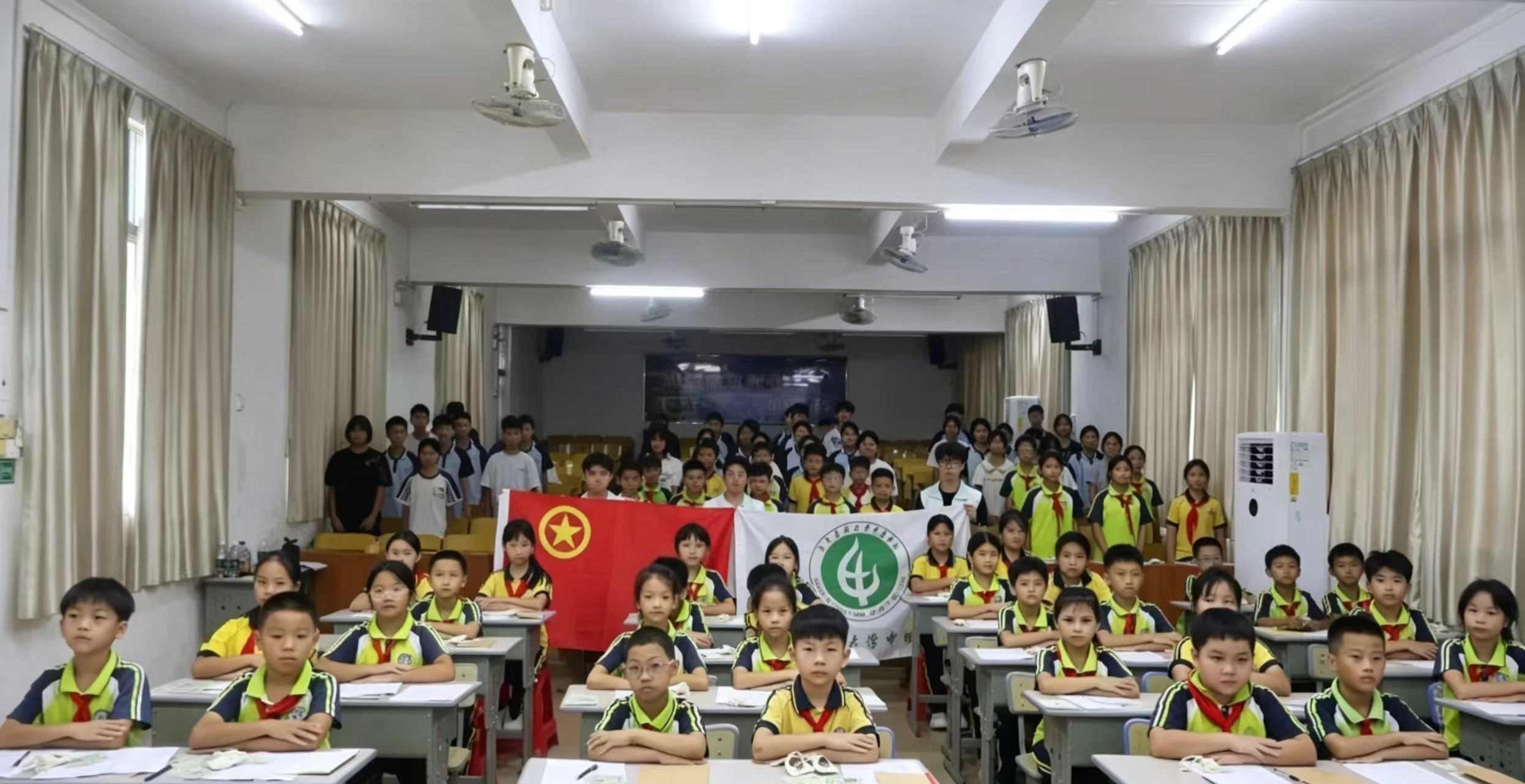 ��׶�Դ令�磬н������᪻ƣ��㶫ҩ�ƴ�ѧ��׶н��ͻ���Ӹ�������չ��ҽҩ�Ļ���У԰������ʵ��