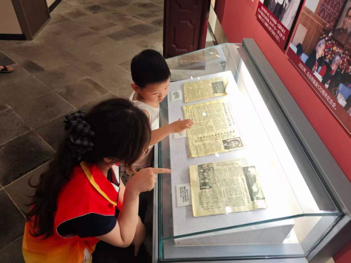 �߽�������ʾ� ��ά�߷��ú�ɫ���񡰻����
