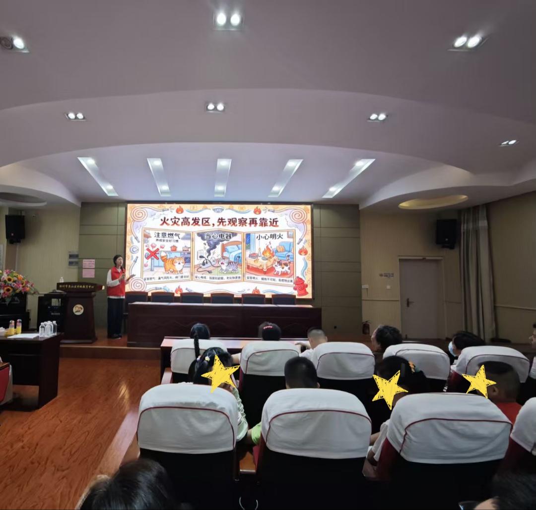 �й���ҵ��ѧ�캣ѧԺ���ഺ�����㣬ͬ����ͯ������־Ը����ʵ��