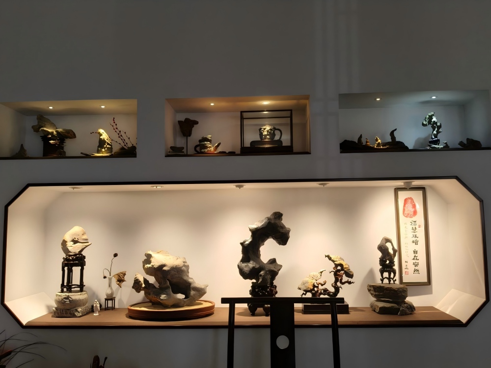 展馆内灵璧观赏石陈列实拍