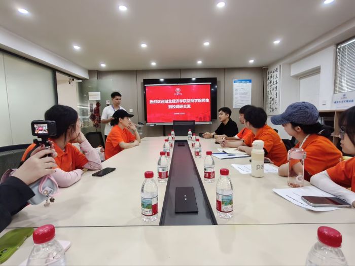 湖北美术学院一站式学生社区服务中心老师与湖北经济学院法商学院RA004小分队开展座谈