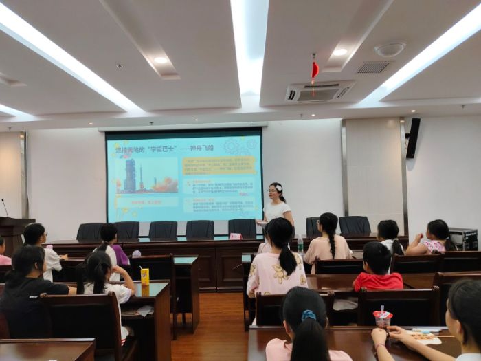 ̽�ش���Ƽ��漣�����������ѧ���롪������ʦ����ѧ������ѧѧԺ ��ͯ�ĸ��壬ů����ѧ�� �����ذ����������ڡ������硱���ʵ�����ʵ