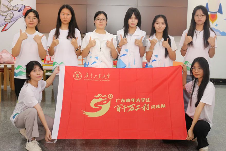 广东工业大学“寻迹仙塘”突击队成员合影